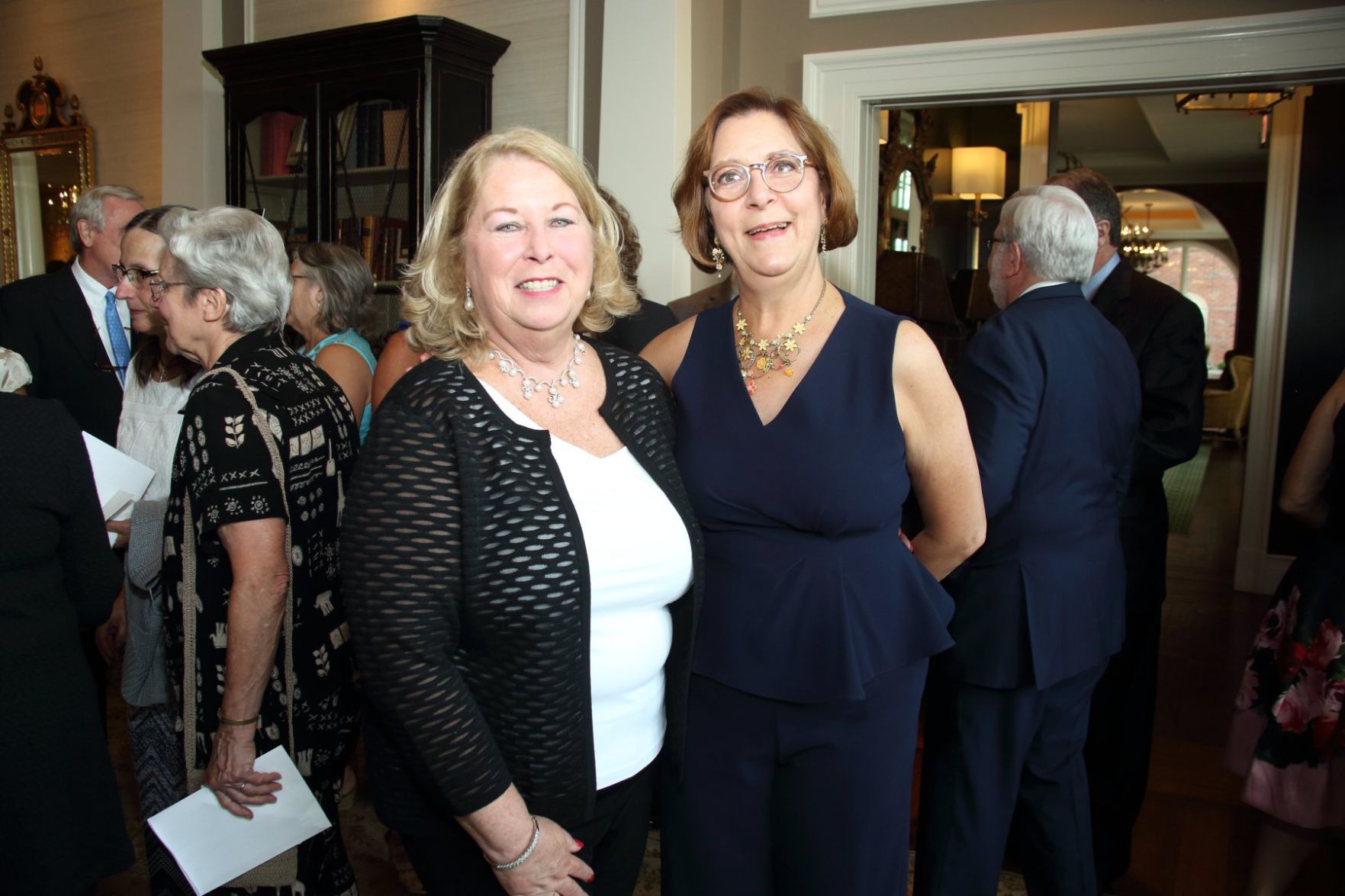 Pat Dino, Claudia Wright